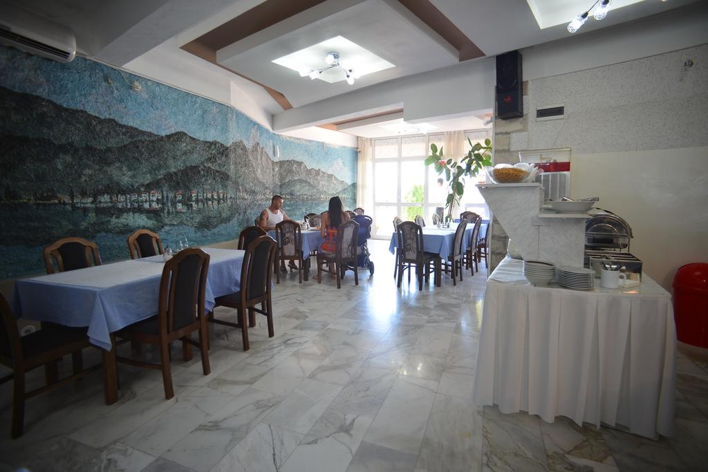 Гарячі тури в готель Max Hotel Баошічі Чорногорія