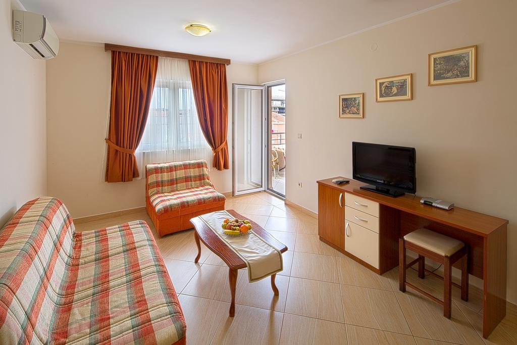 Apartments Holiday Lux, Petrovac