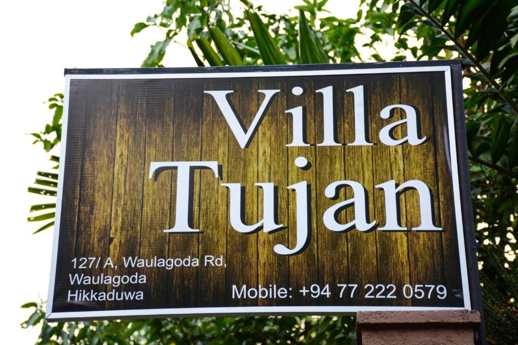 Villa Tujan, Запад