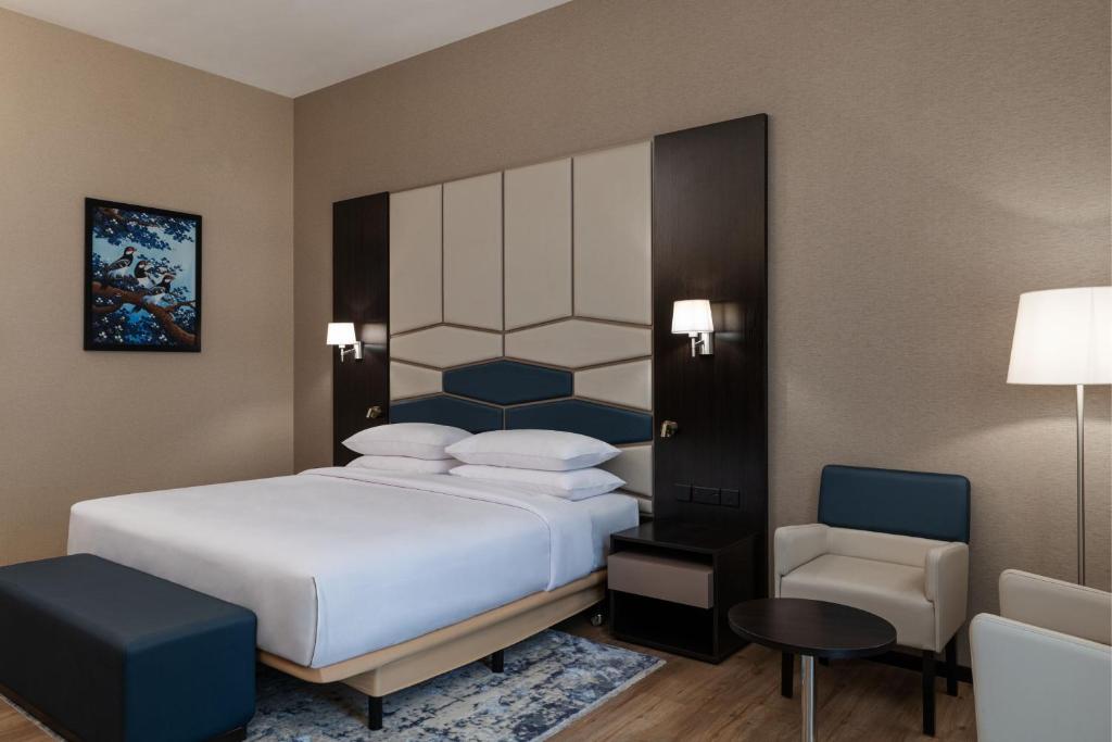 Hotel reviews, Four Points by Sheraton Production City
