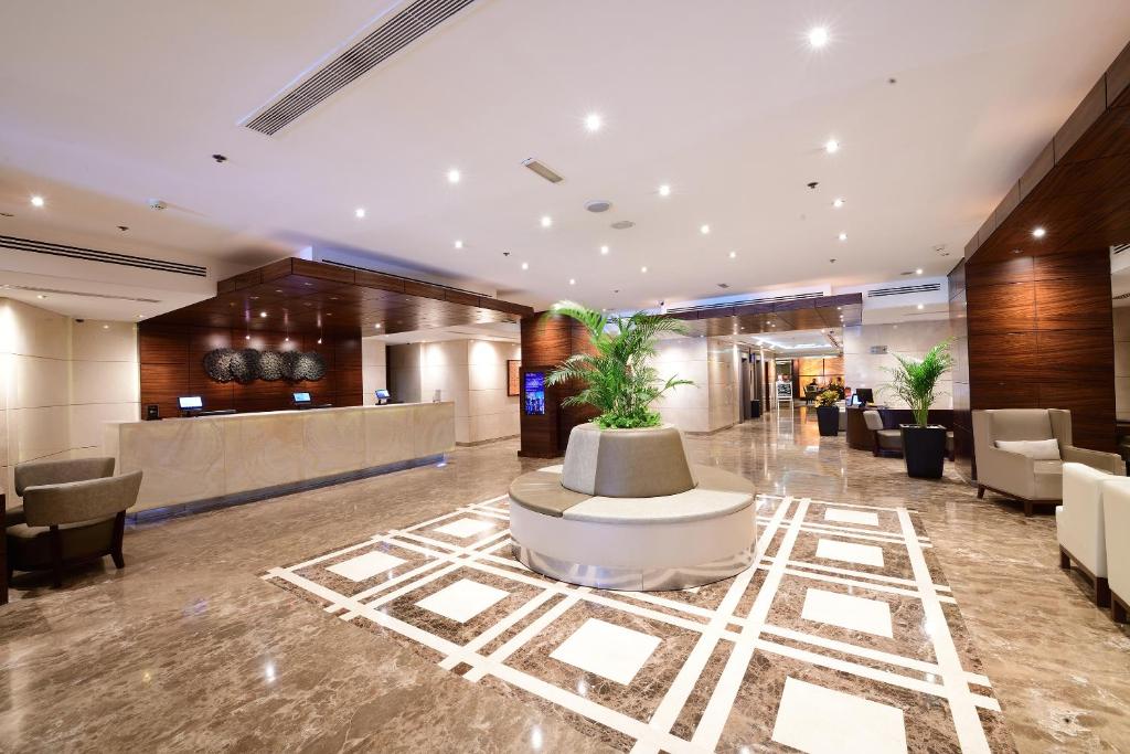 Majestic City Retreat Hotel photos and reviews