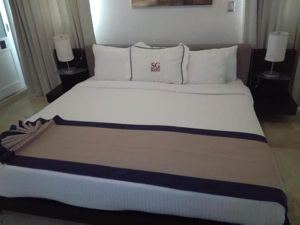 Watermark Luxury Oceanfront All Suite Hotel цена
