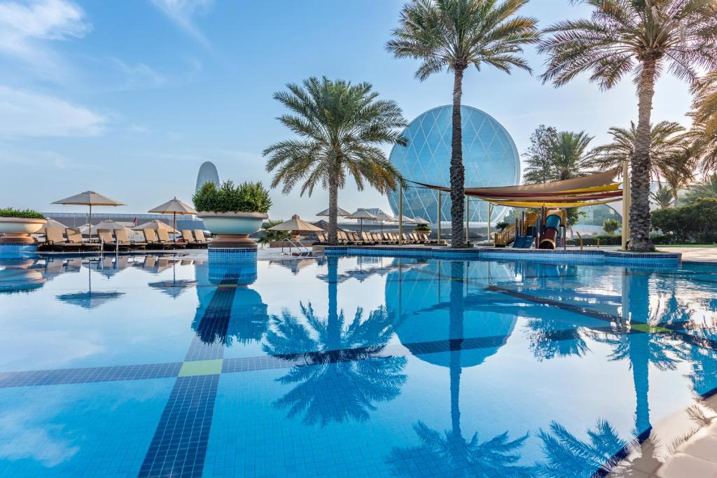 Al Raha Beach Hotel, фотографии территории