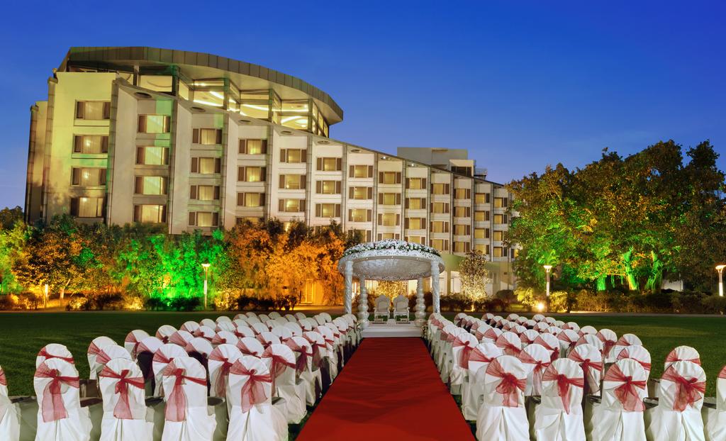 Отель, Ramada Plaza Jhv