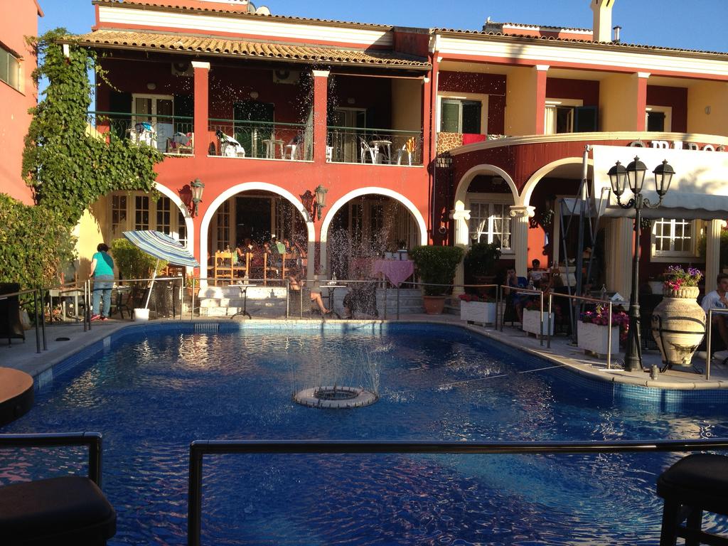 Відпочинок в готелі Omiros Hotel