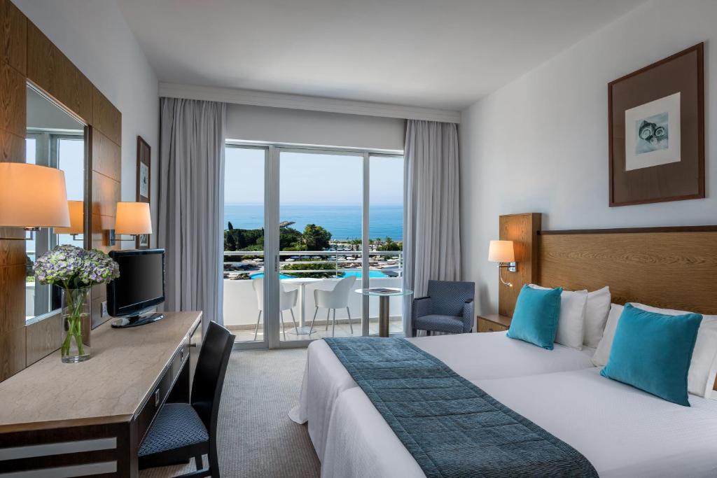 Цены в отеле Mediterranean Beach Hotel