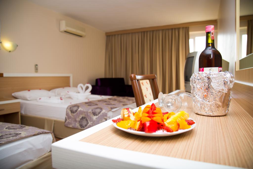 Відпочинок в готелі Tuntas Beach Hotel Altinkum Бодрум Туреччина