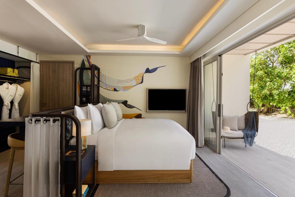 Цены в отеле Avani+ Fares Maldives Resort