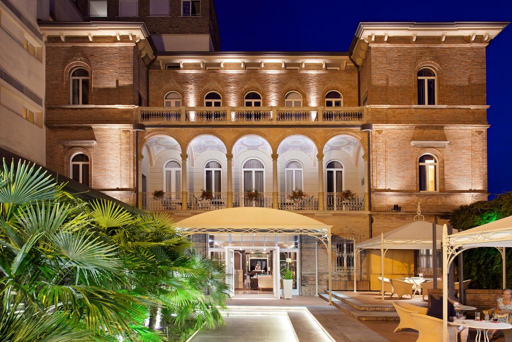 Гарячі тури в готель Hotel Villa Adriatica Ріміні Італія