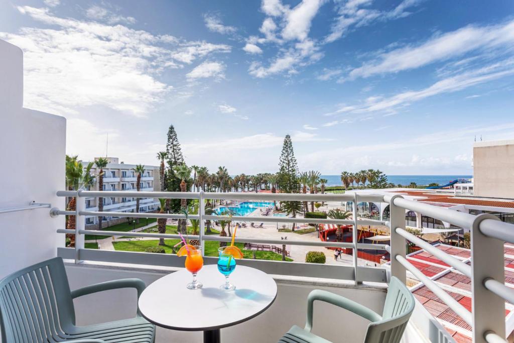 Louis Phaethon Beach Hotel, Пафос, Кипр, фотографии туров