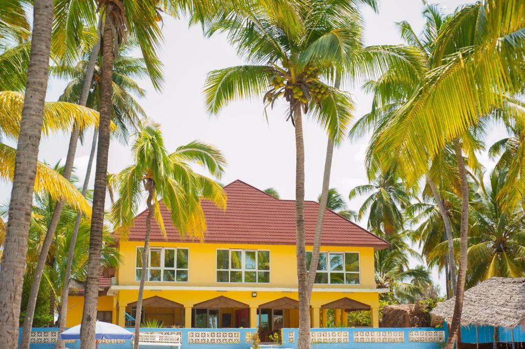 Цены в отеле Bwejuu Beach Palm Villa
