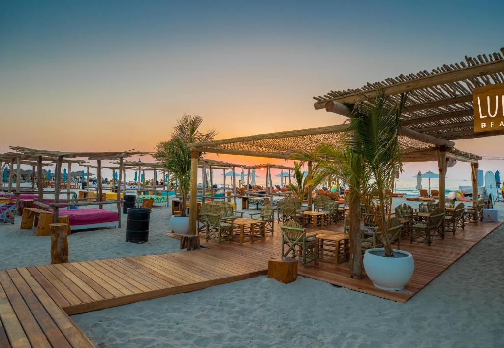Umm Al Quwain Beach Hotel фото та відгуки