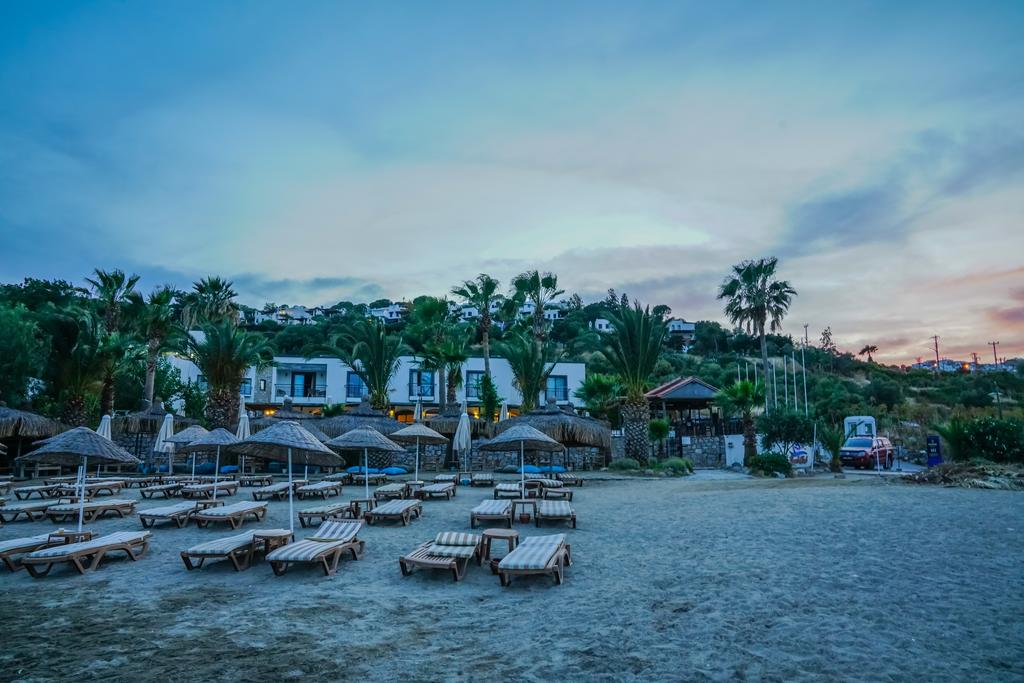 Туры в отель Costa 3s Beach Hotel