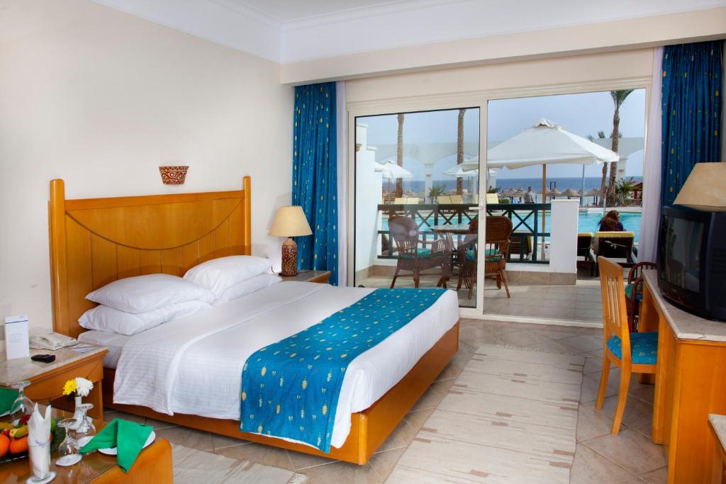 Цены в отеле Coral Beach Rotana Resort Montazah