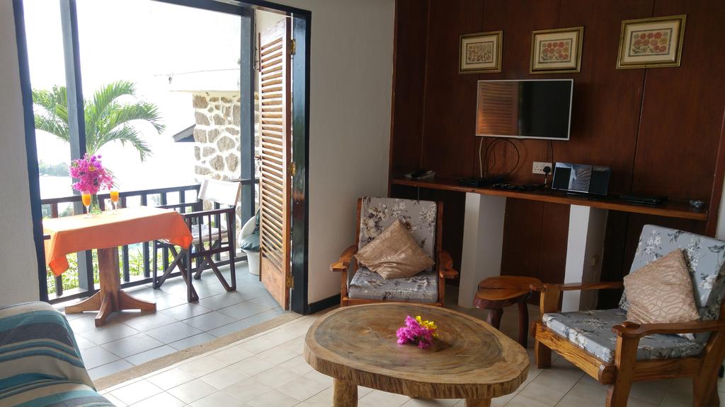 Mango Lodge Self-Catering Apartments Сейшелы цены