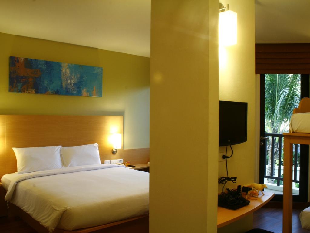 Відпочинок в готелі Ibis Phuket Kata пляж Ката Таїланд