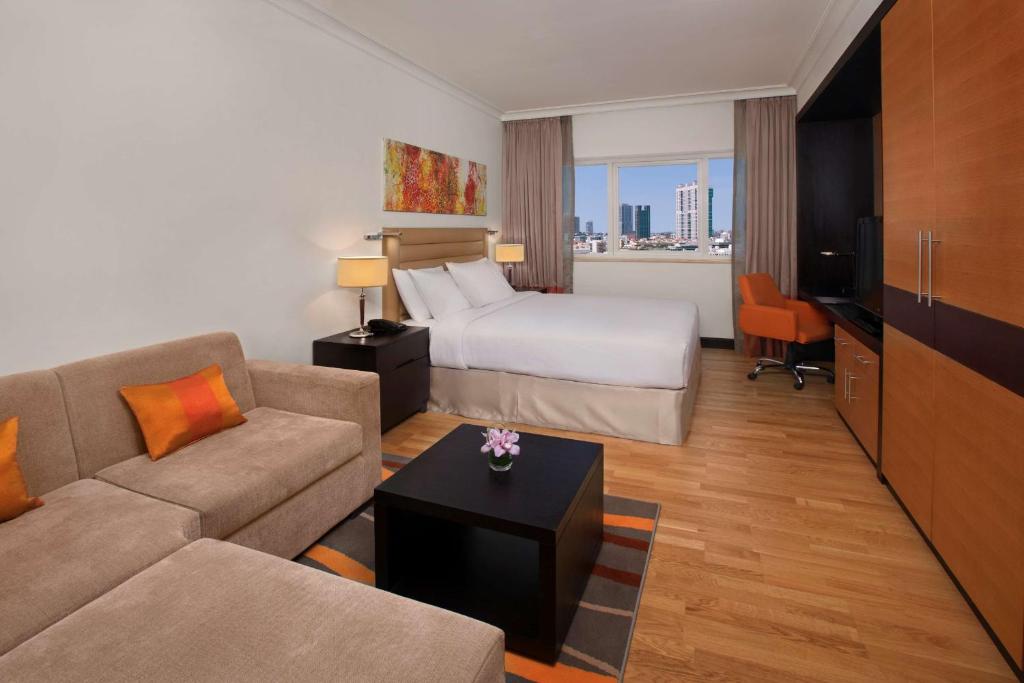 Doubletree by Hilton Hotel & Residences Dubai – Al Barsha, фотограції туристів