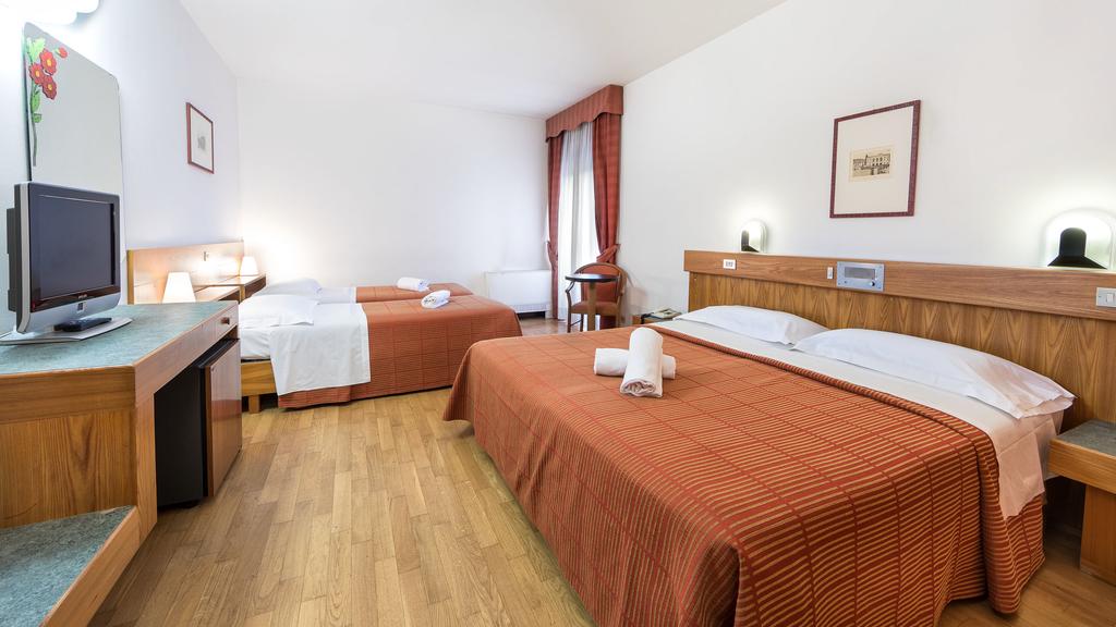 Ціни в готелі Cristallo Hotel (Verona)