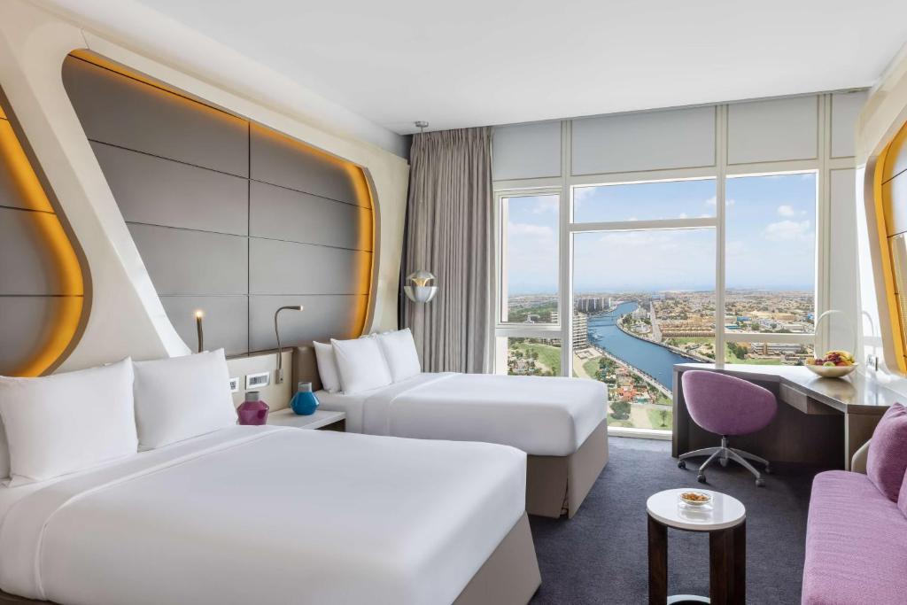 V Hotel Dubai, Curio Collection by Hilton, развлечения