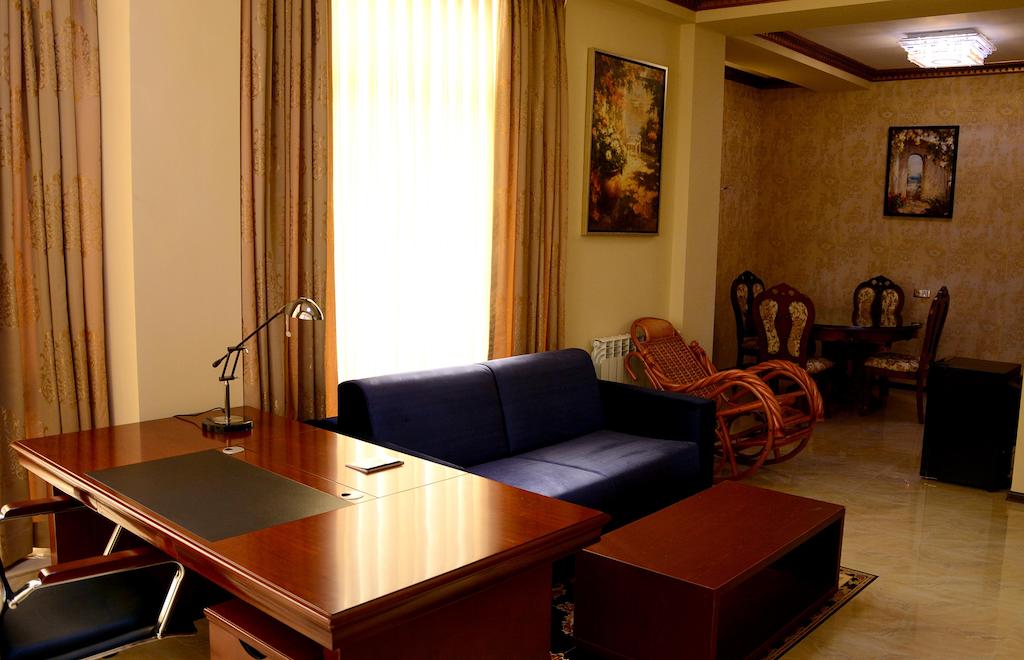 Горящие туры в отель Cron Palace Тбилиси Грузия