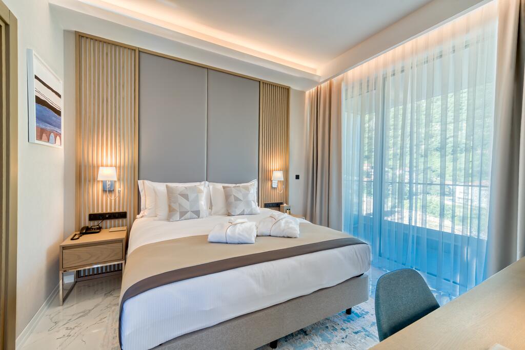 Відпочинок в готелі Blue Kotor Bay Premium Resort Прчань