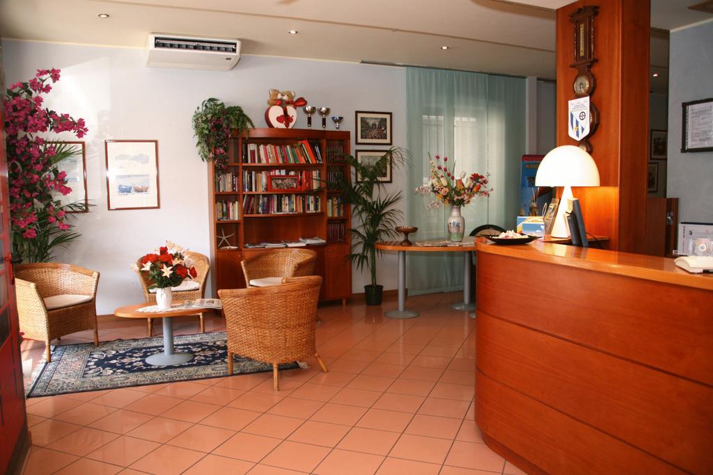 Відпочинок в готелі Losanna (Marina Centro) Ріміні Італія
