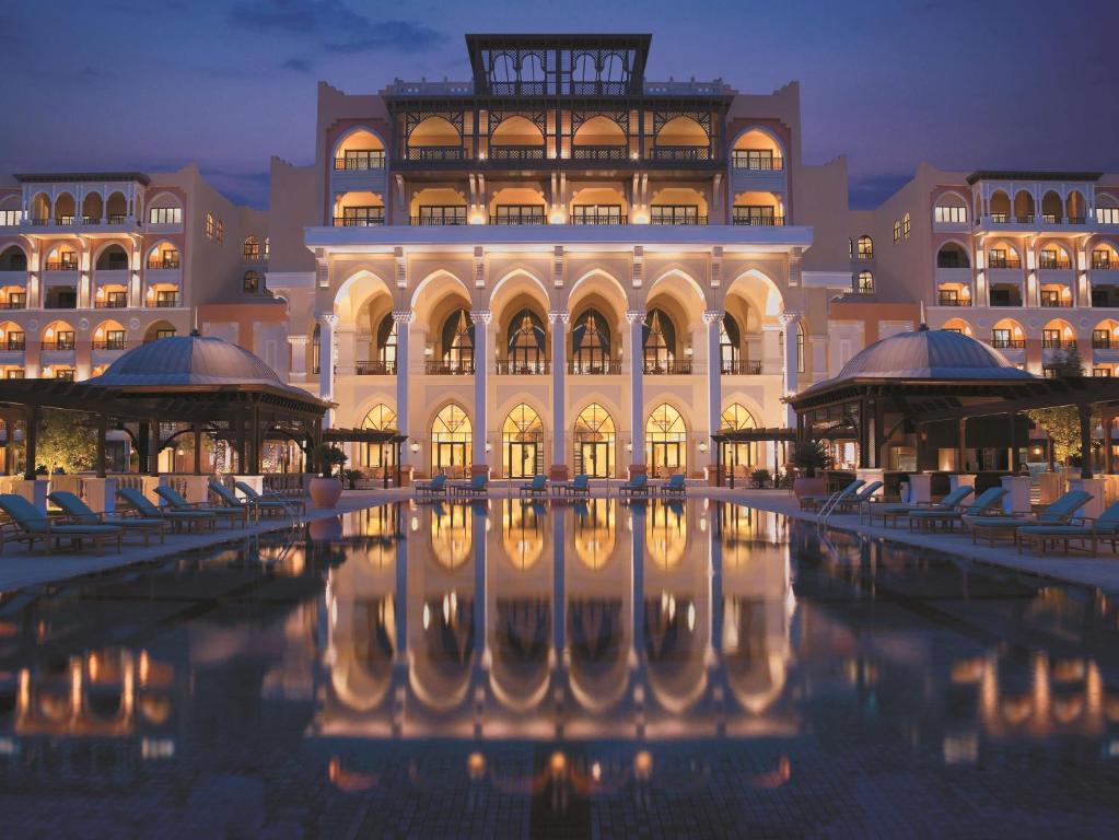 Shangri-La Qaryat Al Beri, Abu Dhabi, entertainment