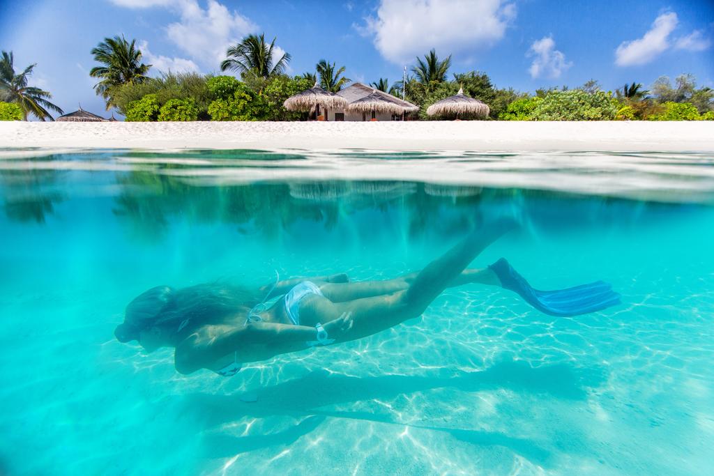 Palm Beach Resort & Spa Maldives, Мальдивы, Лавиани Атолл