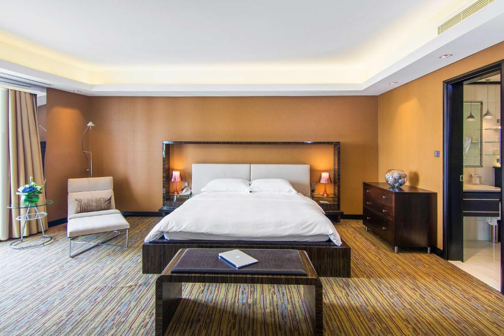 Radisson Blu Hotel, Dubai Media City цена