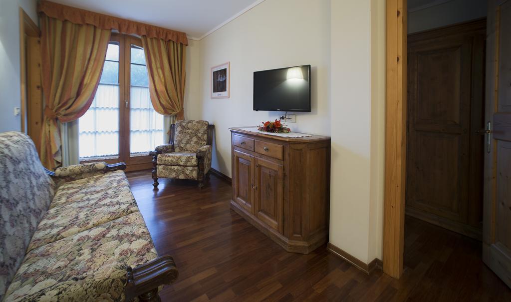 Holidays Dolomiti Apartment Resort (Pinzolo/Carisolo), фотографии