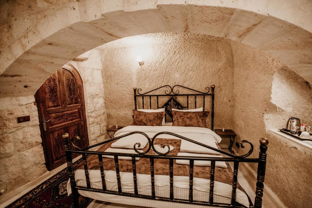 Reviews of tourists Romantic Cave Hotel