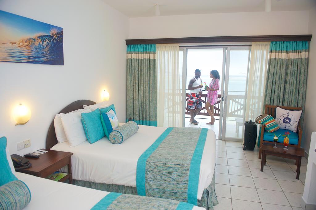Отель, Voyager Beach Resort
