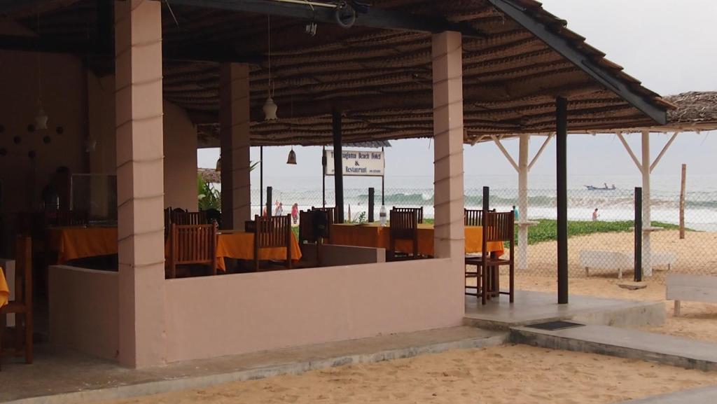 Туры в отель Thiranagama Beach Hotel Хиккадува Шри-Ланка