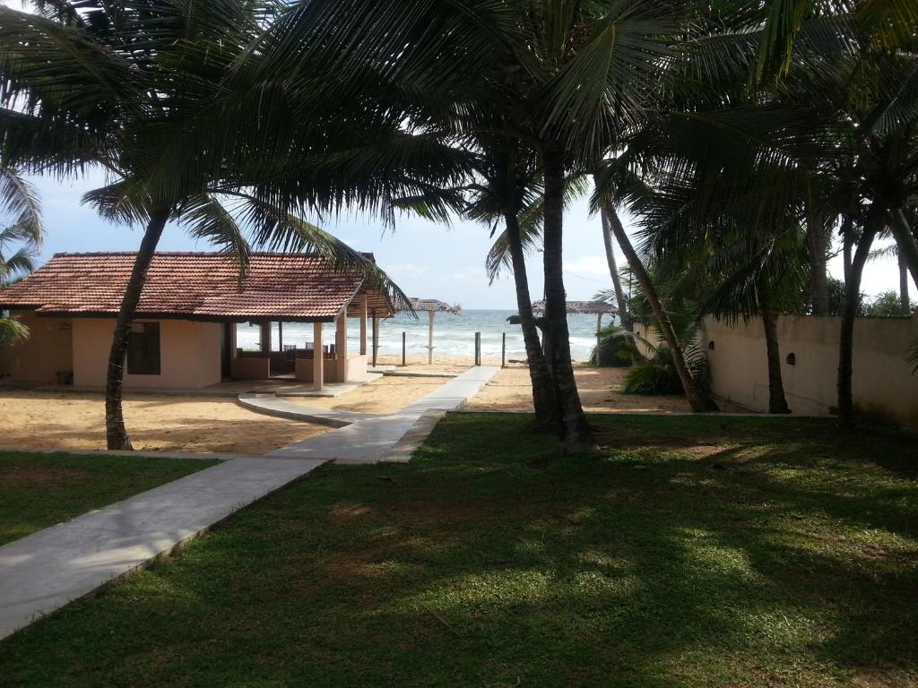 Горящие туры в отель Thiranagama Beach Hotel