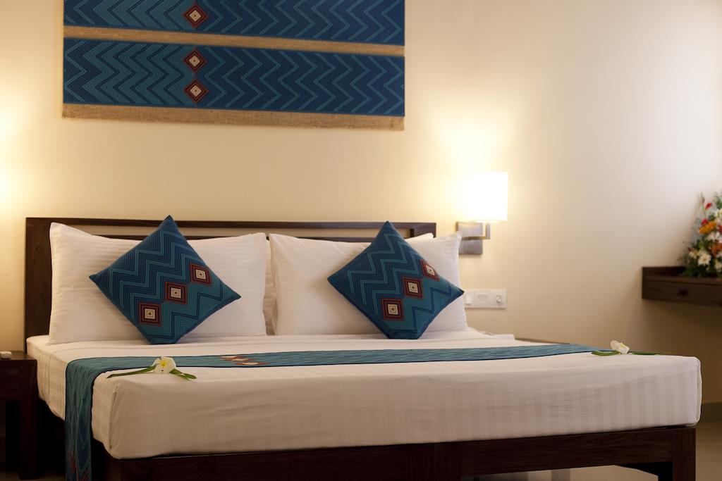 Тури в готель Club Hotel Dolphin Вайккал Шрі-Ланка