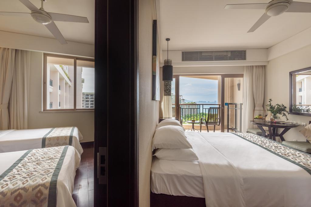 Відпочинок в готелі Howard Johnson Resort Sanya Bay Санья Китай