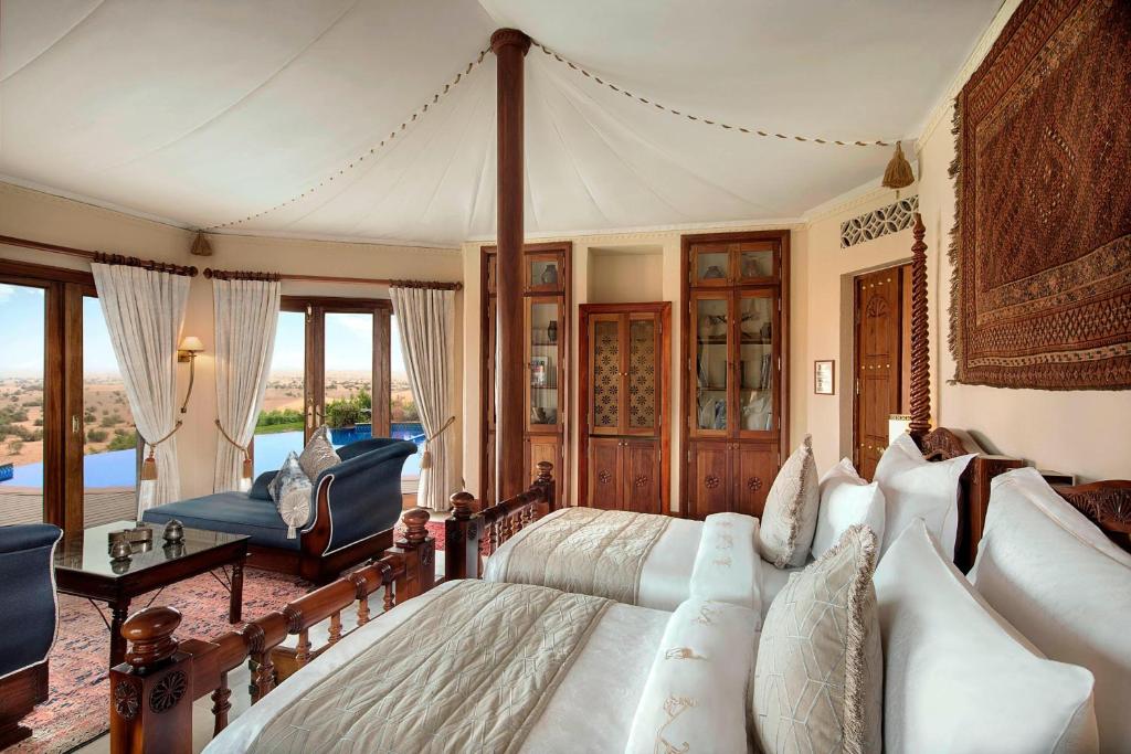 Відпочинок в готелі Al Maha, a Luxury Collection Desert Resort & Spa Курорт в пустелі ОАЕ