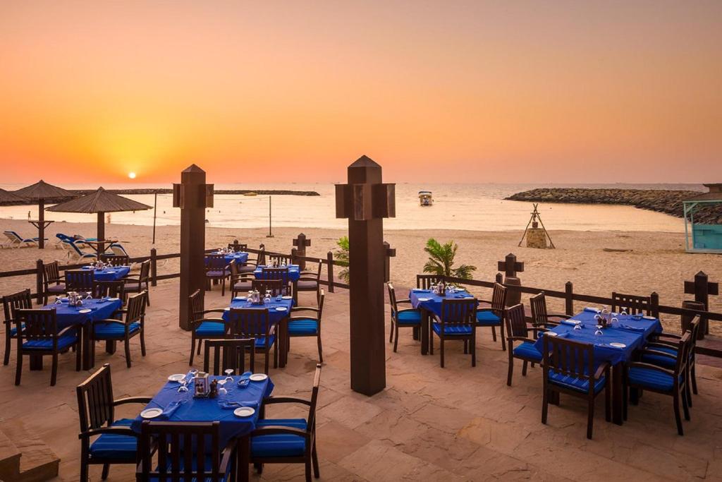 Відпочинок в готелі Coral Beach Resort Sharjah Шарджа