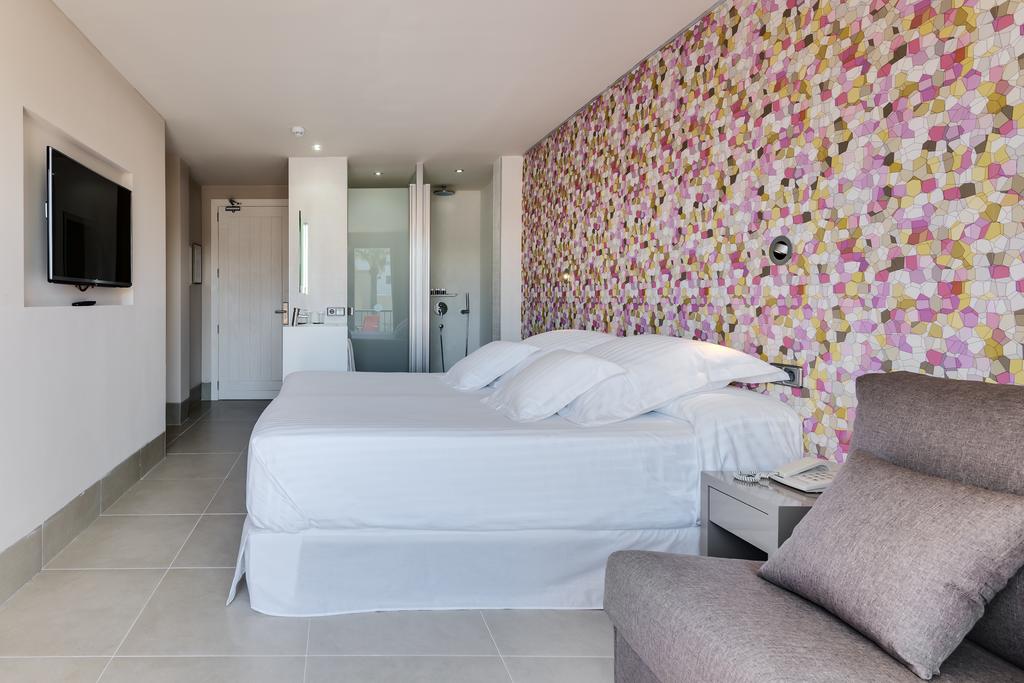 Відпочинок в готелі Barcelo Pueblo Ibiza