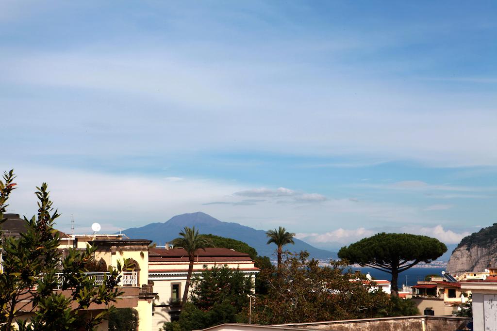 Горящие туры в отель La Pergola Hotel (Sant'Agnello) Неаполитанский залив Италия