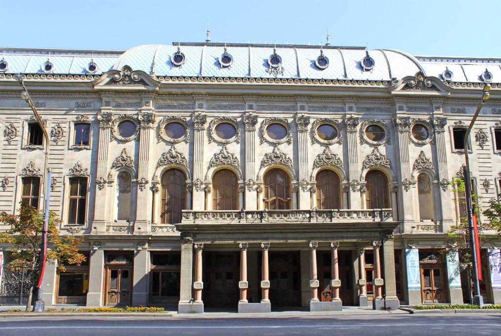 Opera, Грузия, Тбилиси, туры, фото и отзывы