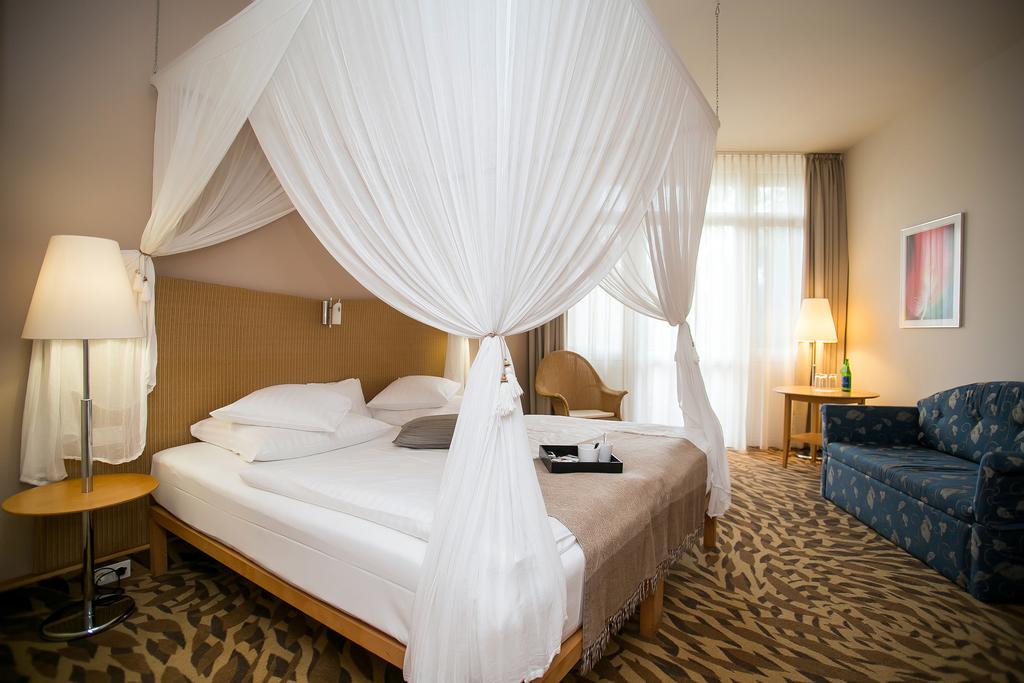 Цены в отеле Lotus Therme Hotel & Spa Heviz