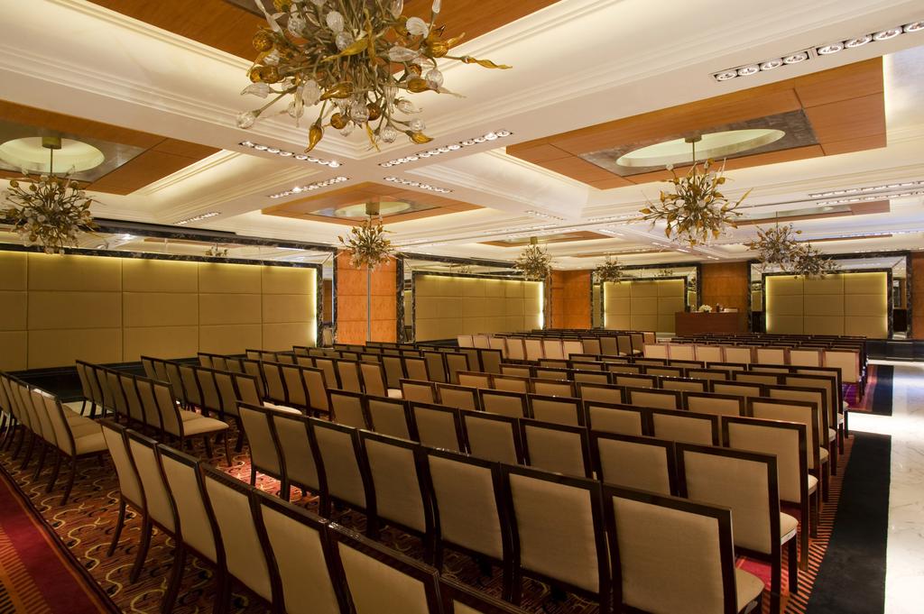 Горящие туры в отель Taj Club House Chennai