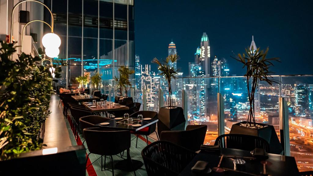 Taj Jumeirah Lakes Towers, Дубай (пляжные отели) цены