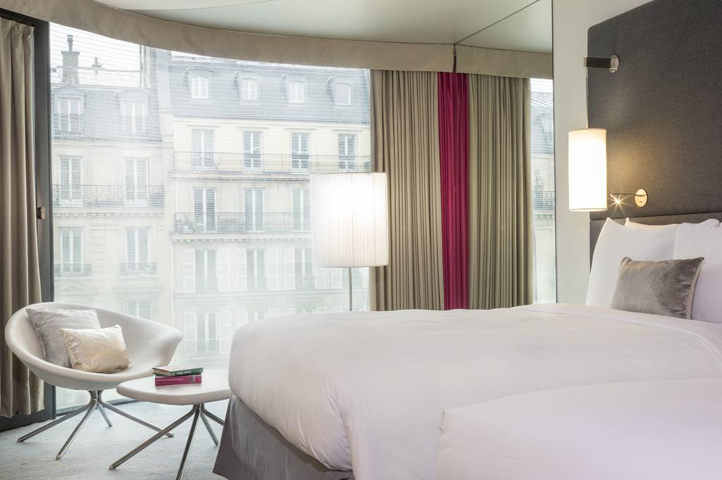 Горящие туры в отель Renaissance Paris Arc de Triomphe Hotel