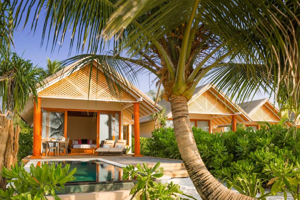 Відгуки про готелі Kudafushi Resort & Spa