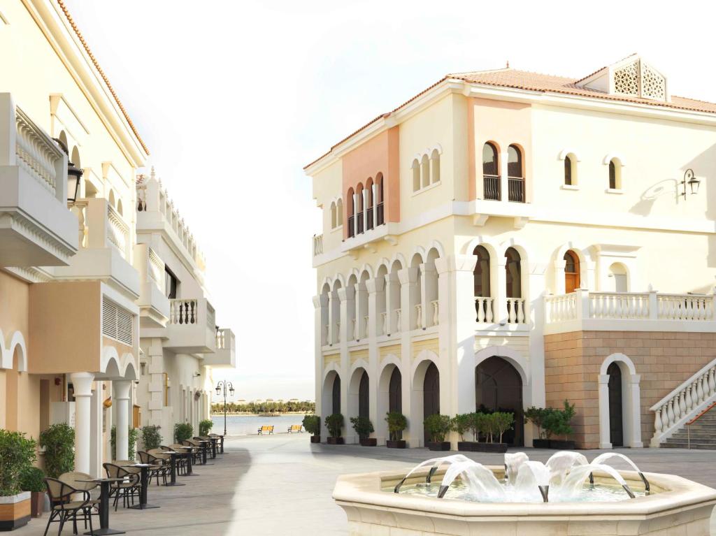 The Ritz Carlton Abu Dhabi Grand Canal, харчування