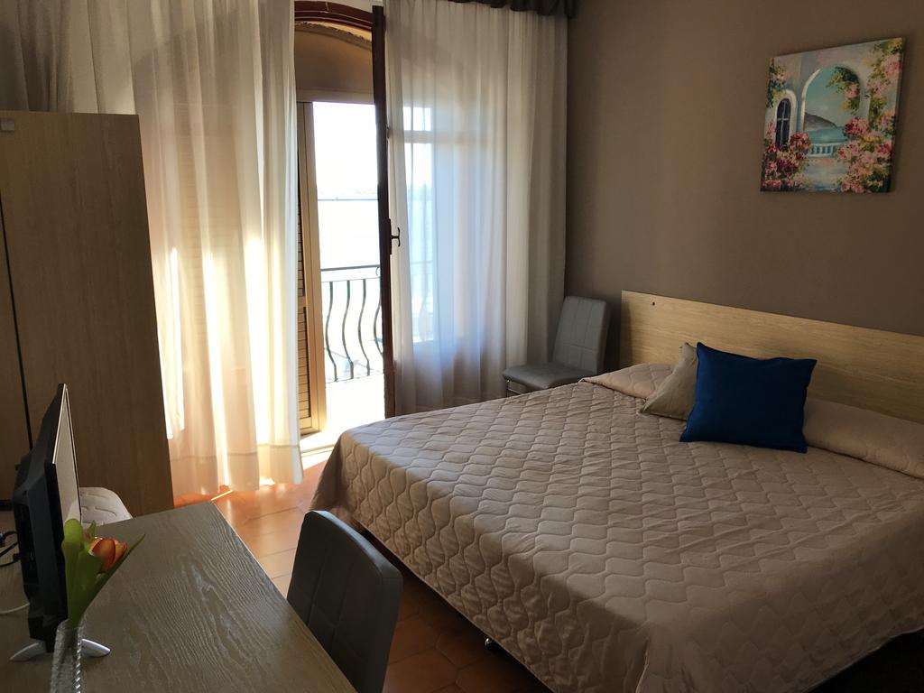 Горящие туры в отель La Sirenetta Hotel (Giardini Naxos) Регион Катания