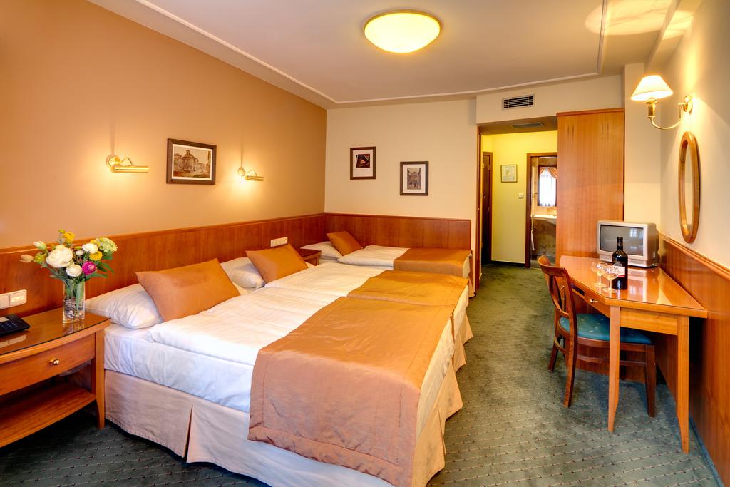 Hotel prices Hotel Clementin
