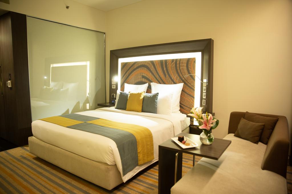 Ціни в готелі Novotel Kolkata Hotel and Residences